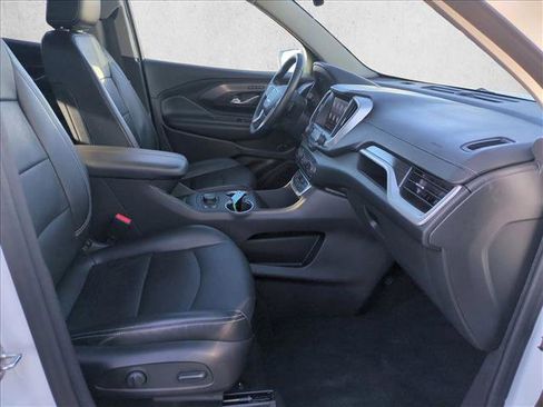 Used 2024 GMC Terrain SLT image 21