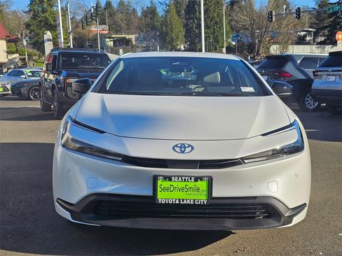 New 2026 Toyota Prius LE image 2