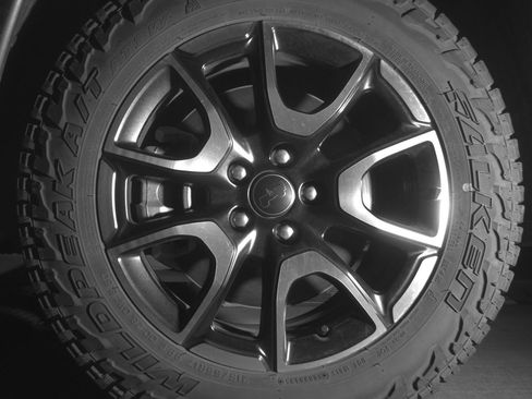 Used 2025 Jeep Compass Trailhawk image 12