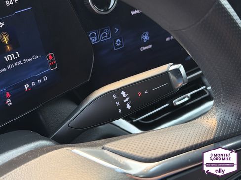 Used 2025 Chevrolet Equinox EV LT FWD image 19