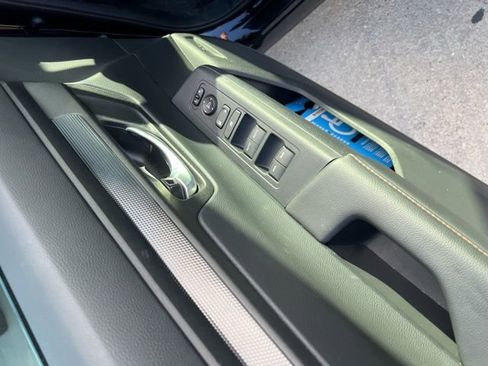 Used 2025 Honda CR-V Sport image 11