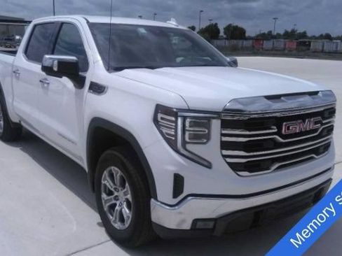 Used 2025 GMC Sierra 1500 SLT AWD/4WD image 12