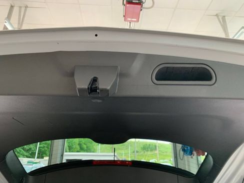 Used 2019 Chevrolet Trax LT w/ LT Convenience Package AWD/4WD image 17