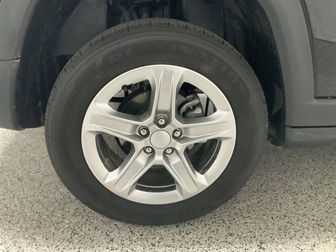 Used 2023 Jeep Compass Latitude image 12