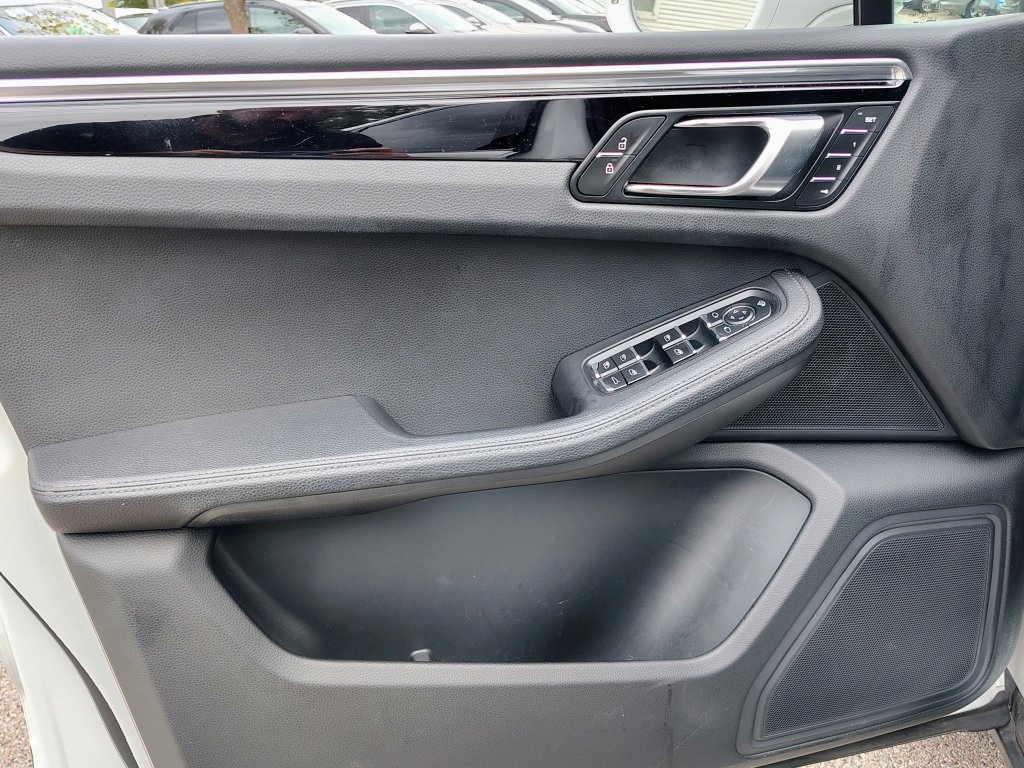 Used 2024 Porsche Macan AWD/4WD image 15