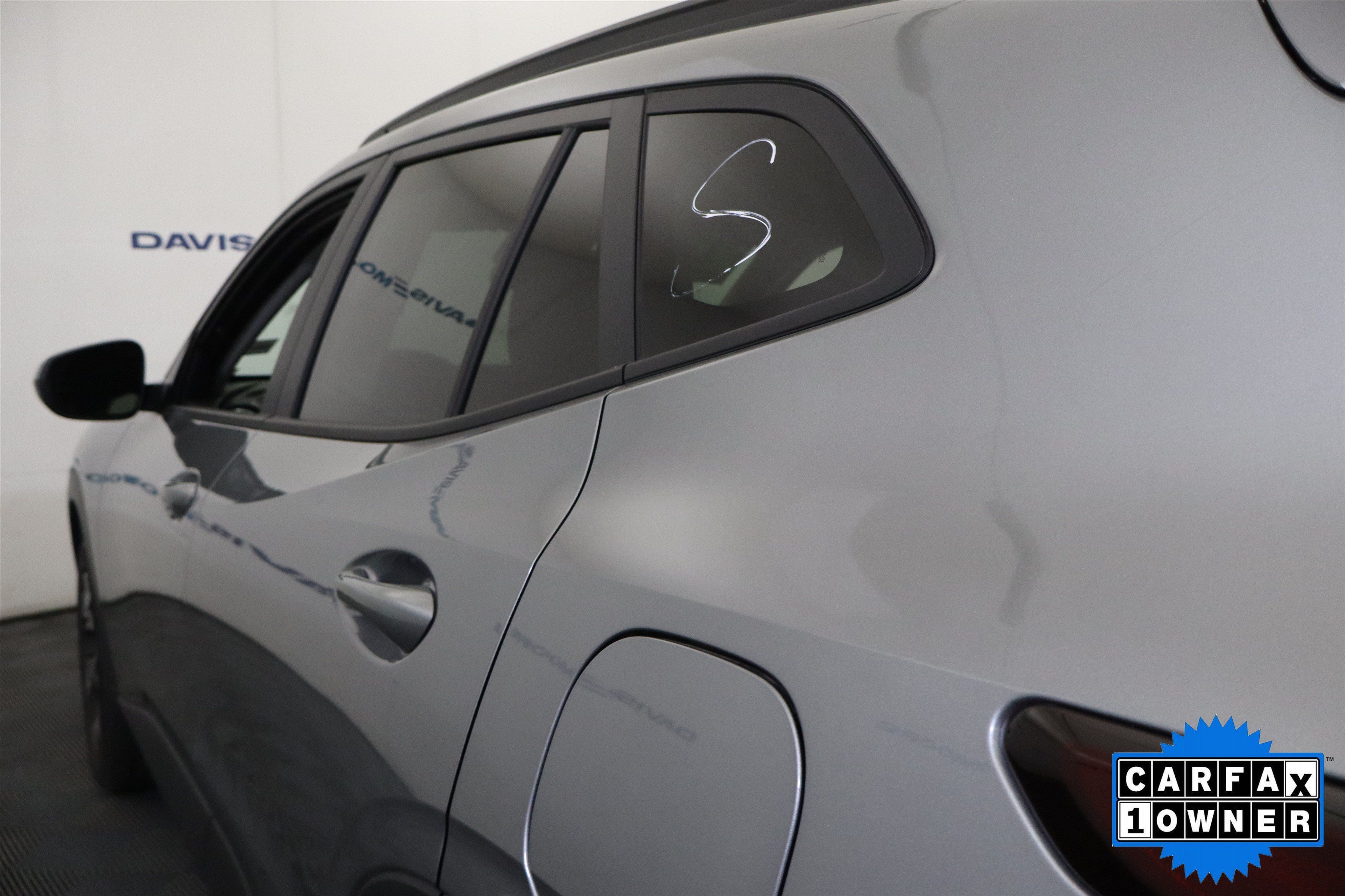Used 2025 Chevrolet Trax LT FWD image 11