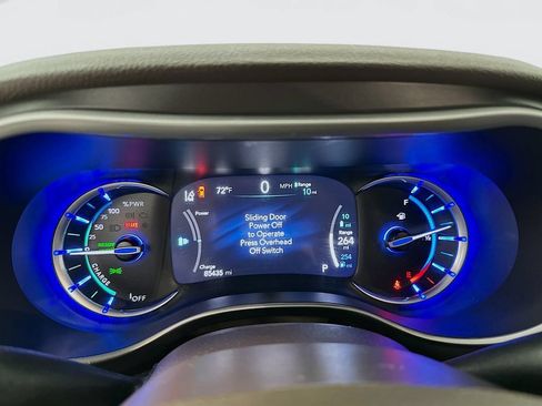 Used 2021 Chrysler Pacifica Touring-L FWD image 12