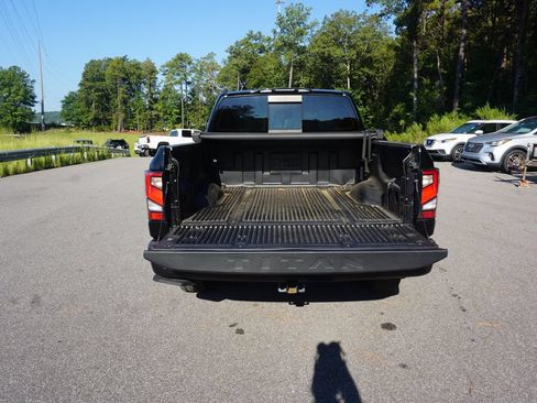 Used 2021 Nissan Titan PRO-4X w/ Pro-4x Convenience Package AWD/4WD image 16