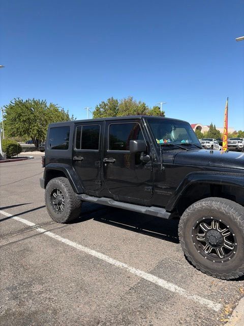 Used 2015 Jeep Wrangler Unlimited Sahara w/ Connectivity Group AWD/4WD image 8