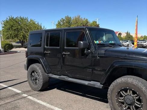 Used 2015 Jeep Wrangler Unlimited Sahara w/ Connectivity Group AWD/4WD image 8
