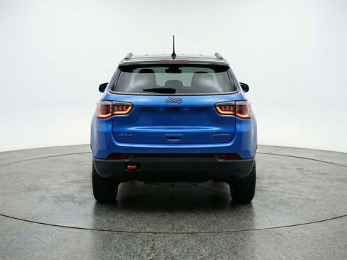 Used 2025 Jeep Compass Trailhawk AWD/4WD image 7