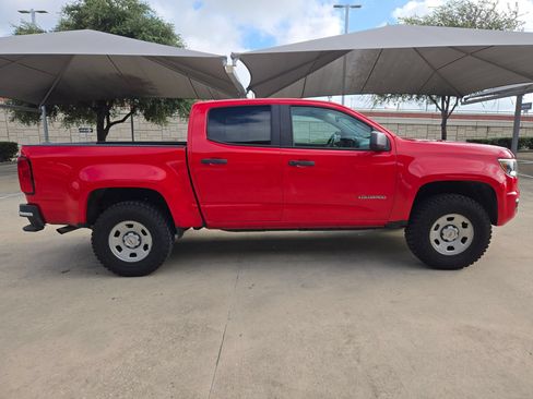Used 2020 Chevrolet Colorado W/T RWD image 2