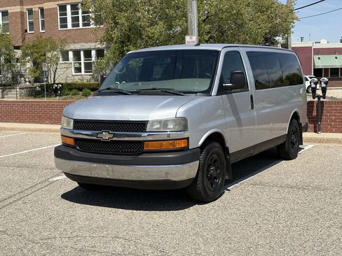 Used 2014 Chevrolet Express 1500 LT w/ LT Preferred Equipment Group AWD/4WD image 1