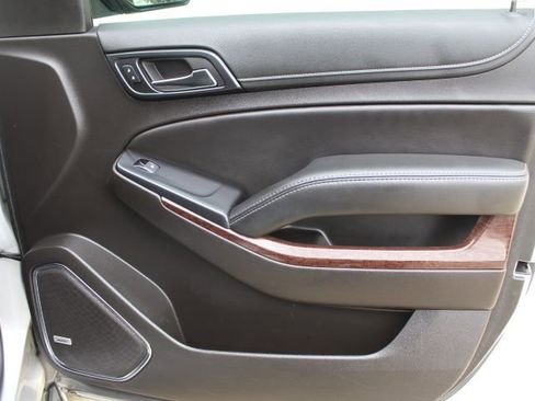 Used 2017 GMC Yukon SLE w/ SLE Value Package image 17