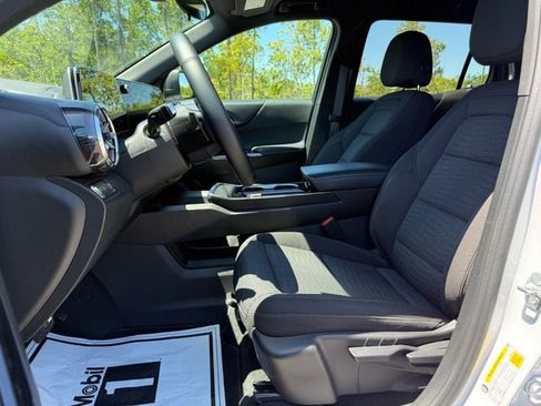Used 2025 Chevrolet Equinox LT FWD image 9