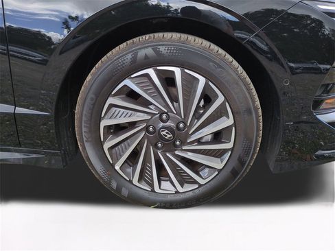 New 2025 Hyundai Sonata Limited image 11