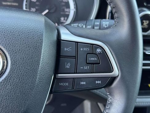 Used 2023 Toyota Highlander XLE image 12