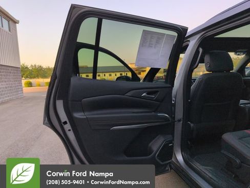 Used 2024 Chevrolet Traverse RS AWD/4WD image 25