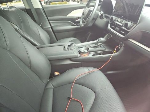 Used 2024 Toyota Grand Highlander Limited image 7