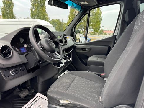 Used 2023 Mercedes-Benz Sprinter 2500 image 9