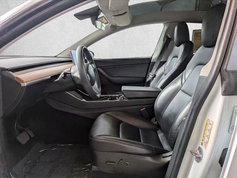 Used 2021 Tesla Model Y Long Range image 17