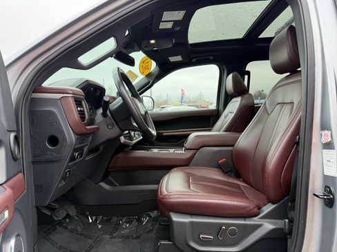 Used 2024 Ford Expedition Limited image 18