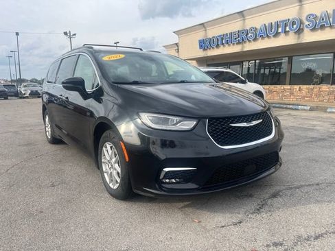 Used 2022 Chrysler Pacifica Touring-L FWD image 8