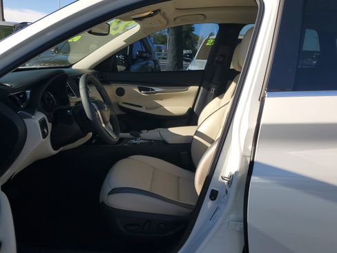 Used 2022 INFINITI QX50 Luxe FWD image 18