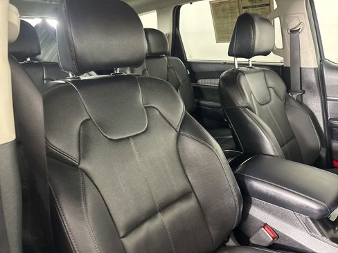 Used 2024 Kia Telluride SX w/ Towing Package image 30
