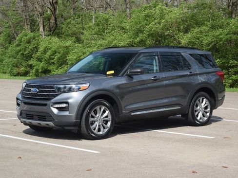 Used 2023 Ford Explorer XLT w/ Equipment Group 202A AWD/4WD image 23