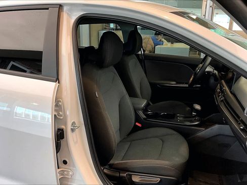 Used 2025 Kia K4 LXS image 10