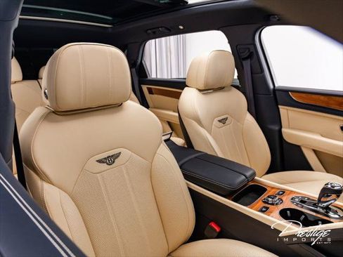 Used 2023 Bentley Bentayga Extended Wheelbase AWD/4WD image 36