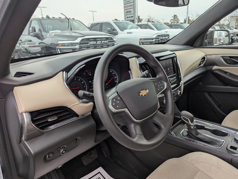 Used 2023 Chevrolet Traverse LS image 12