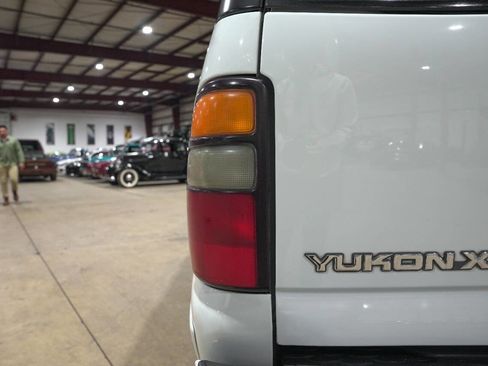 Used 2005 GMC Yukon XL Denali image 36