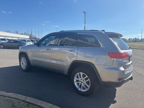 Used 2017 Jeep Grand Cherokee Laredo w/ Quick Order Package 2BE image 9