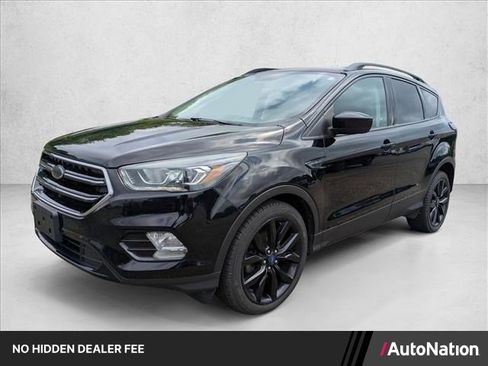 Used 2017 Ford Escape SE w/ SE Sport Appearance Package FWD image 1