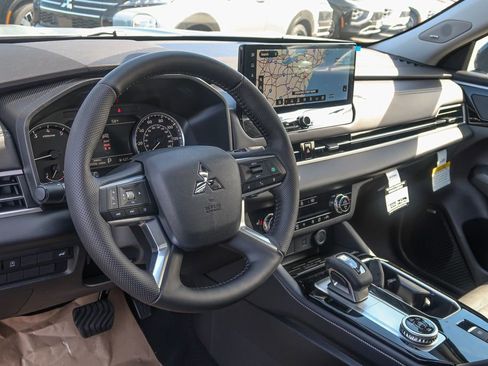 New 2026 Mitsubishi Outlander AWD image 25