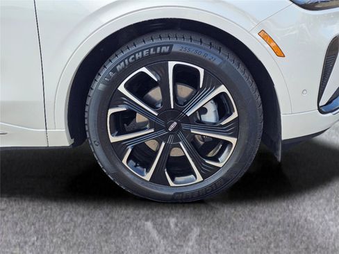 Used 2024 Lincoln Nautilus Reserve w/ Equipment Group 203A AWD/4WD image 6