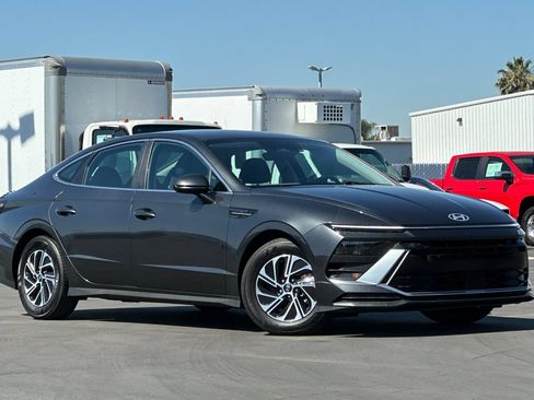 Used 2026 Hyundai Sonata Blue FWD image 2