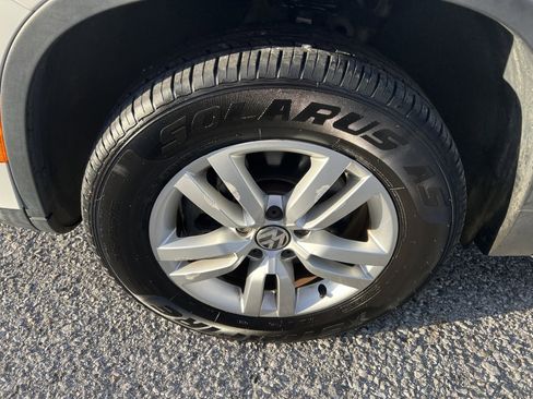 Used 2016 Volkswagen Tiguan S image 36