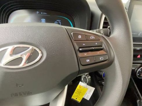 Used 2025 Hyundai Venue SE FWD image 21