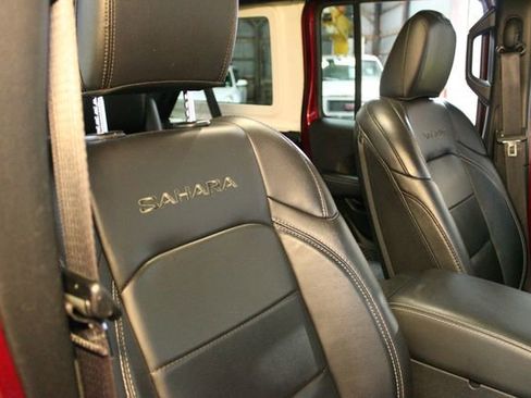 Used 2022 Jeep Wrangler Unlimited Sahara w/ Cold Weather Group image 11