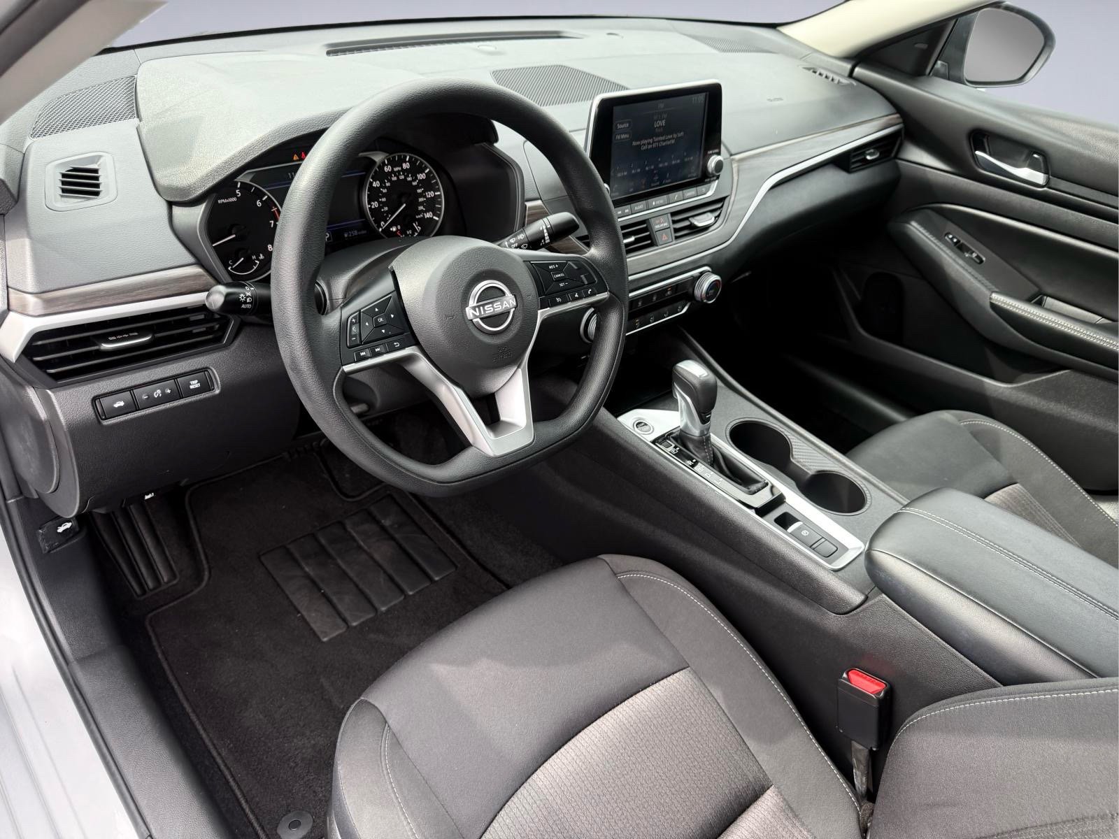 Used 2025 Nissan Altima 2.5 SV AWD/4WD image 13