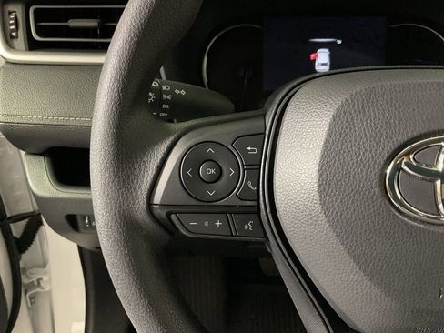 Used 2025 Toyota RAV4 LE image 28