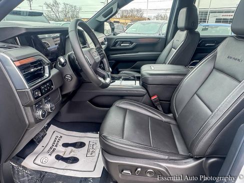 Used 2025 GMC Yukon Denali image 9