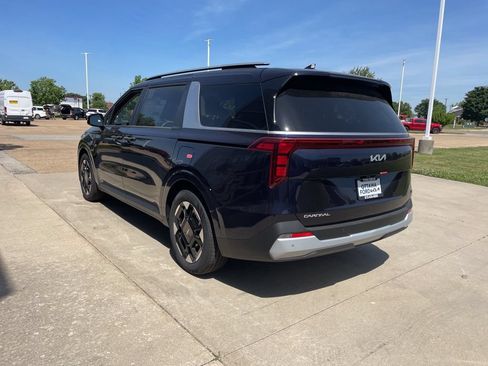New 2026 Kia Carnival EX FWD image 7