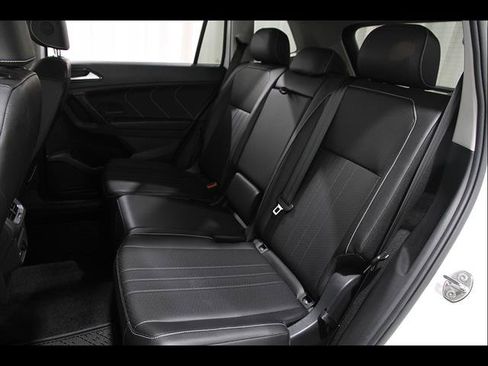Certified 2024 Volkswagen Tiguan SE AWD/4WD image 17