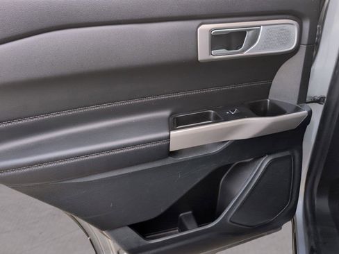 Used 2023 Ford Explorer Limited w/ Limited Technology Package image 35