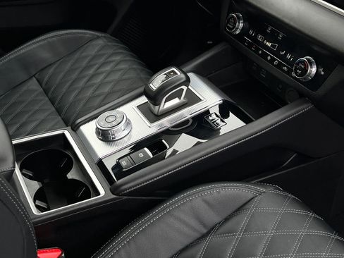 Used 2023 Mitsubishi Outlander SEL image 12