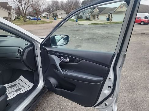 Used 2017 Nissan Rogue SL image 24